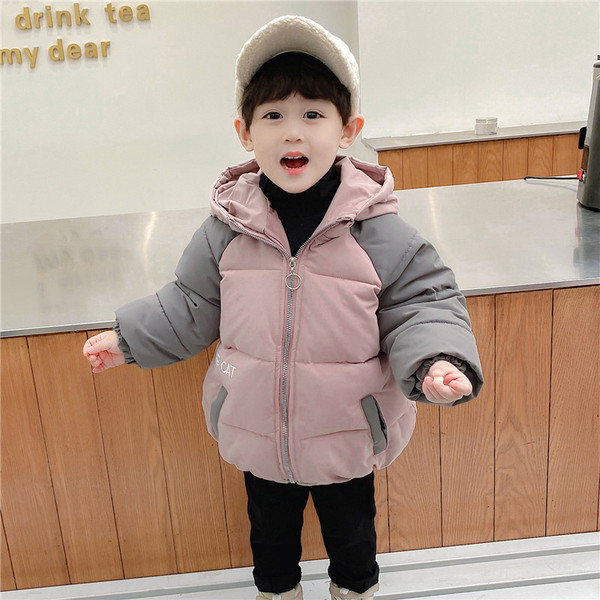 Kapuutsiga ja seljal aplikatsiooniga laste jope poistele