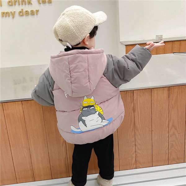 Kapuutsiga ja seljal aplikatsiooniga laste jope poistele