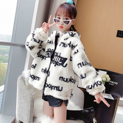 Tõmbluku ja kirjadega sulejope tüdrukule