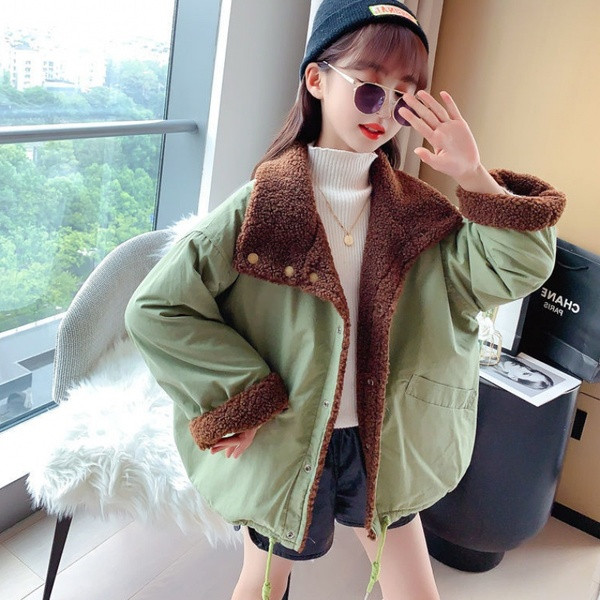 Široki model dječje jakne s patentnim zatvaračem i toplom postavom