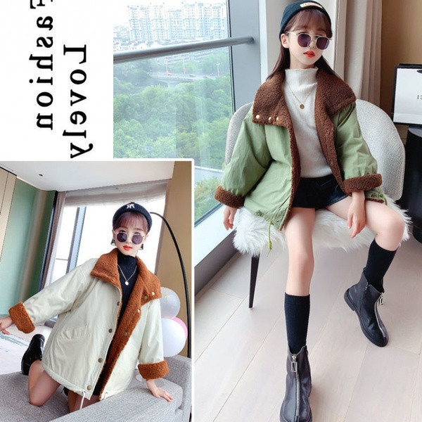 Široki model dječje jakne s patentnim zatvaračem i toplom postavom