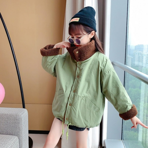 Široki model dječje jakne s patentnim zatvaračem i toplom postavom