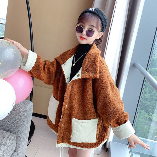 Široki model dječje jakne s patentnim zatvaračem i toplom postavom