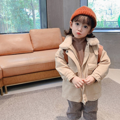 Dječja jakna s toplom postavom i džepovima za djevojčice