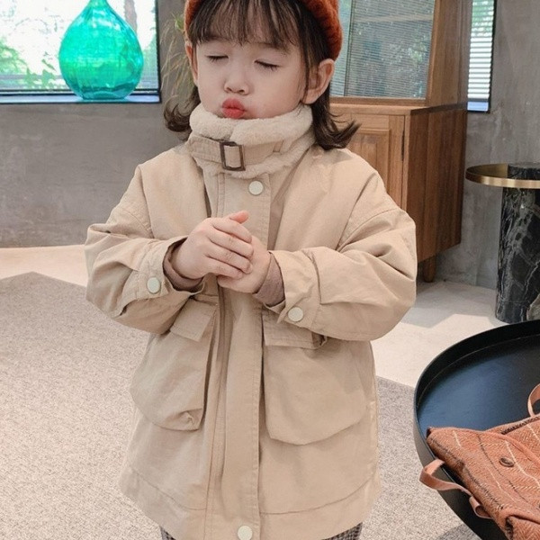 Dječja jakna s toplom postavom i džepovima za djevojčice