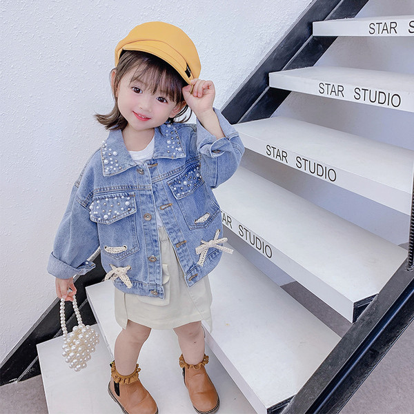 Moodne laste pärlite ja nööpidega teksajakk