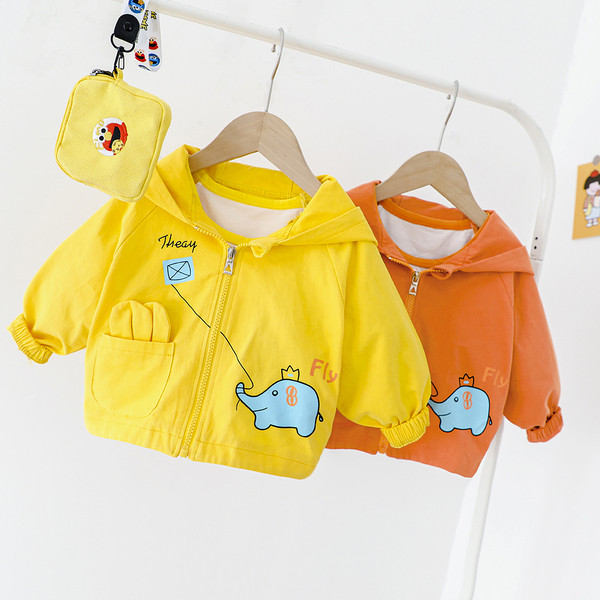 Kapuutsiga ja seljal aplikatsiooniga vabaaja laste jope poistele