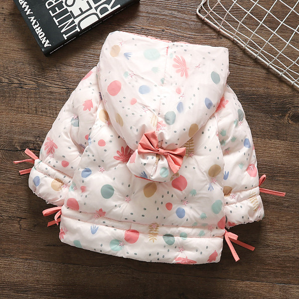 Dnevna dječja jakna za djevojčice s kapuljačom i uzorkom u boji