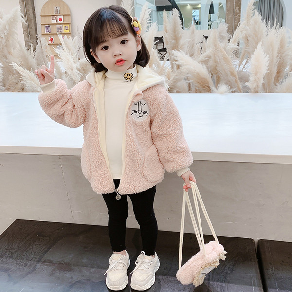 Kapuutsiga kohev lastejakk - tüdrukutele