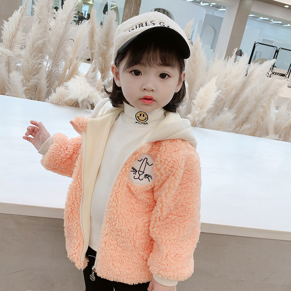 Kapuutsiga kohev lastejakk - tüdrukutele