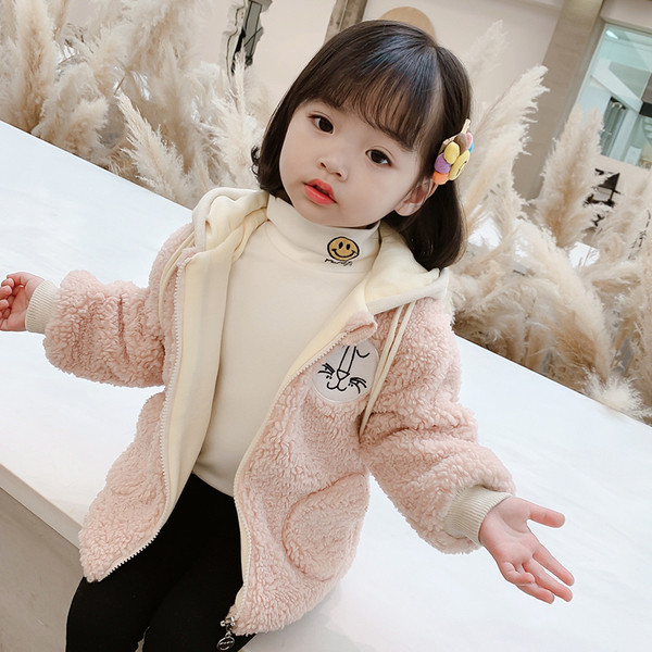 Kapuutsiga kohev lastejakk - tüdrukutele