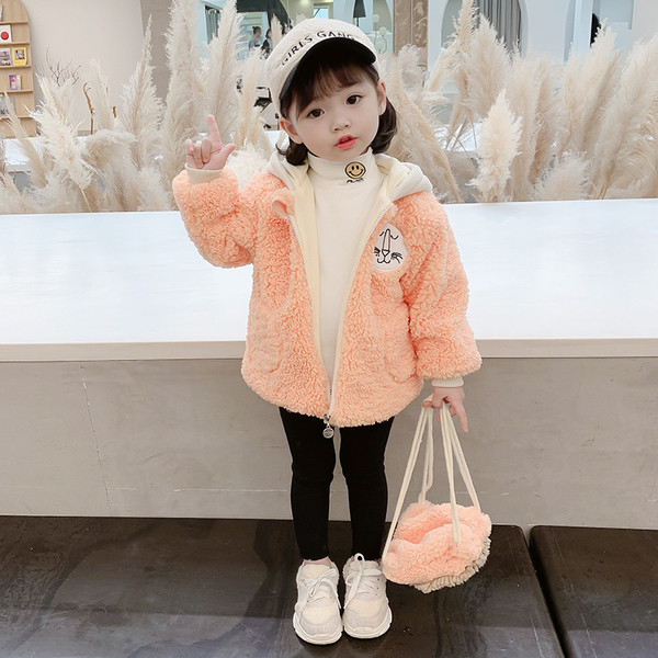 Kapuutsiga kohev lastejakk - tüdrukutele