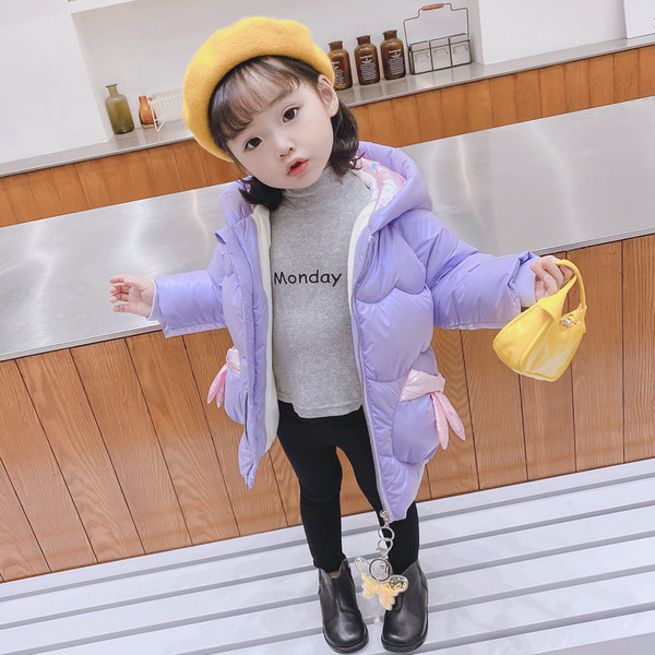 Praegune laste talvejope tüdrukutele elemendiga - seljal liblikas