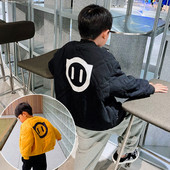 Uus mudel sügistalvised jakid poistele, mille seljal on trükis