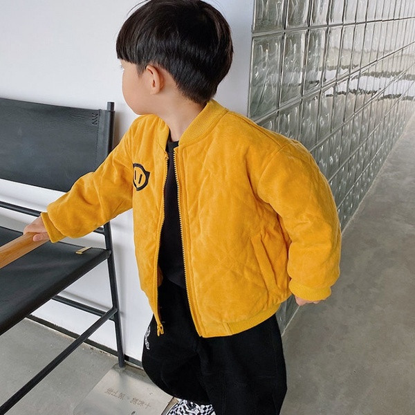 Uus mudel sügistalvised jakid poistele, mille seljal on trükis