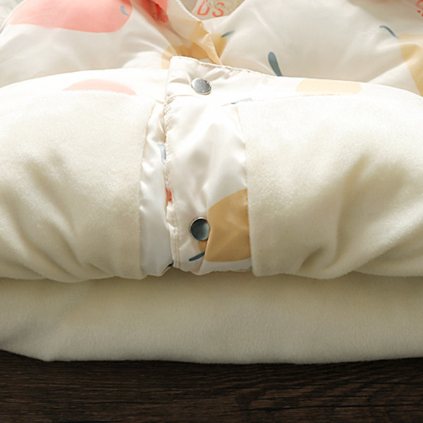 Μοντέρνο παιδικό μπουφάν για κορίτσια με κουκούλα και μοτίβο χρώματος