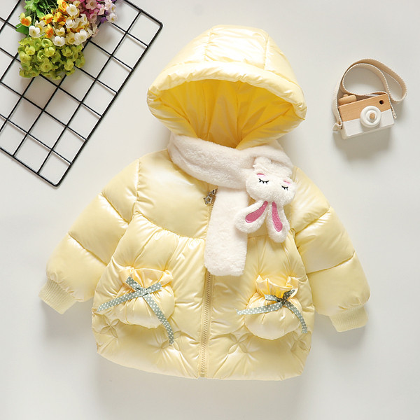 Moderna dječja zimska jakna s elementom pera