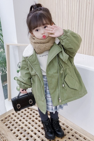 Igapäevane krae ja lipsudega lastejope tüdrukutele