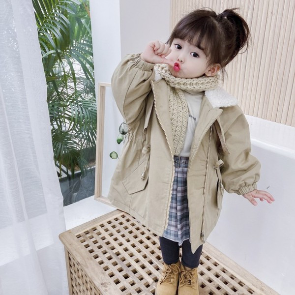 Igapäevane krae ja lipsudega lastejope tüdrukutele