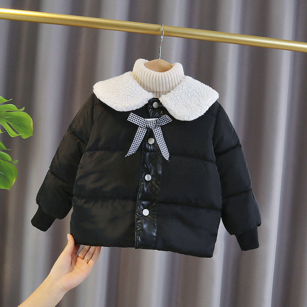 Aktualna dječja jakna za djevojčice sa trakom