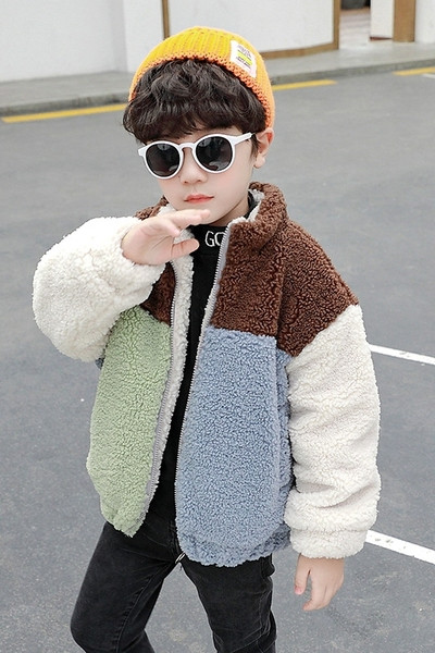 Dječja puhasta jakna s patentnim zatvaračem i džepovima