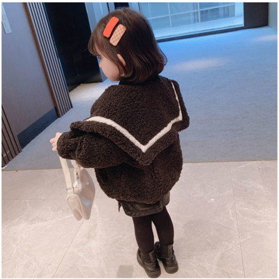 Sügismantel suure nööpidega kraega