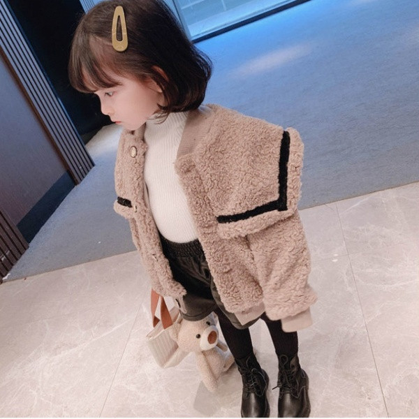 Sügismantel suure nööpidega kraega