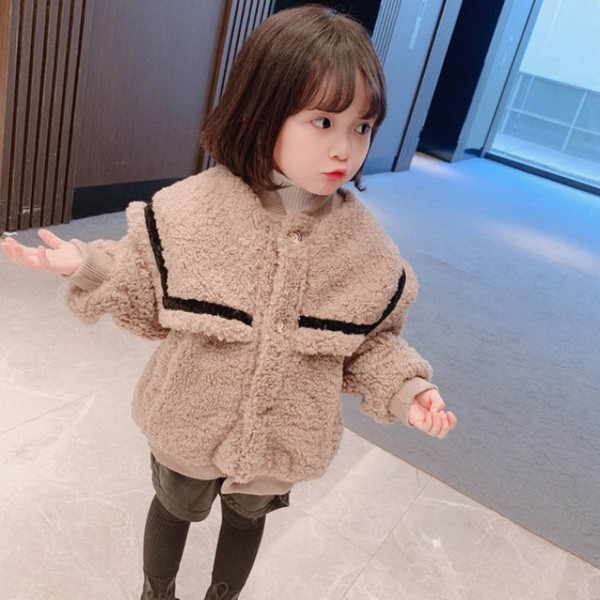 Sügismantel suure nööpidega kraega