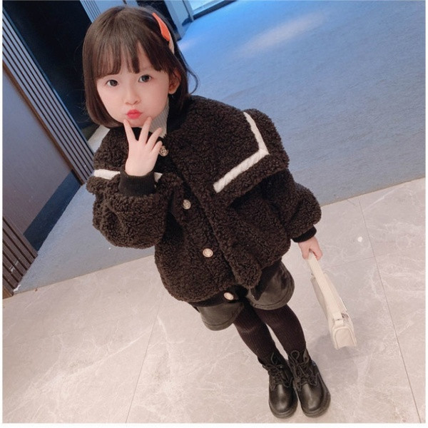 Sügismantel suure nööpidega kraega