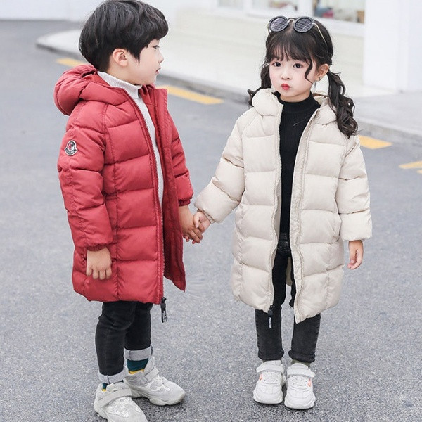 Kapuutsiga ja keskmise pikkusega talvejope - unisex mudel