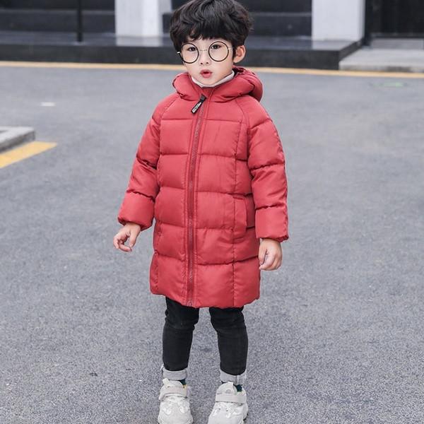 Kapuutsiga ja keskmise pikkusega talvejope - unisex mudel