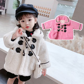 Stiilne taskute ja nööpidega lastemantel tüdrukutele