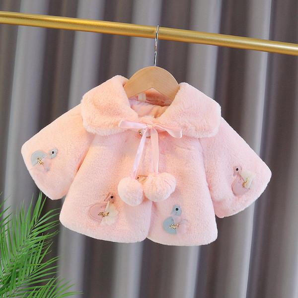 Moodne pompoonidega laste sulemantel tüdrukutele