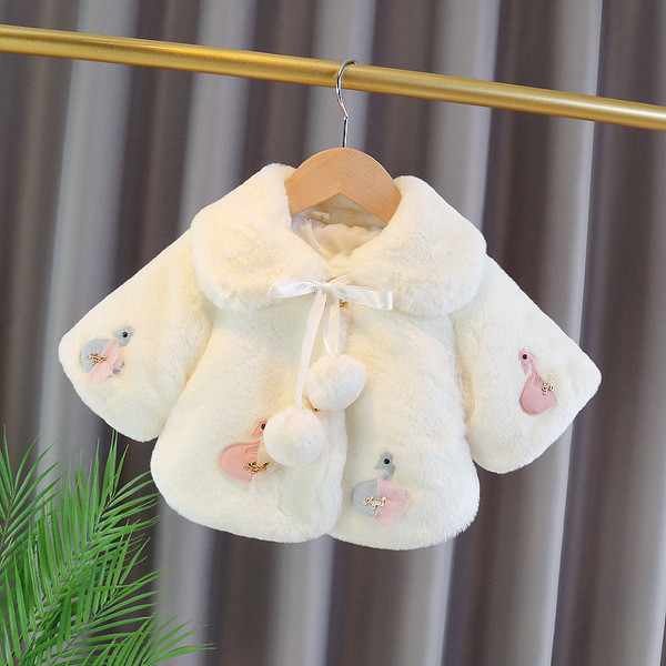 Moodne pompoonidega laste sulemantel tüdrukutele