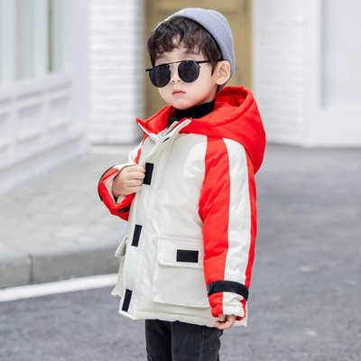 Μοντέρνο παιδικό μπουφάν με κουκούλα και απλικέ για αγόρια