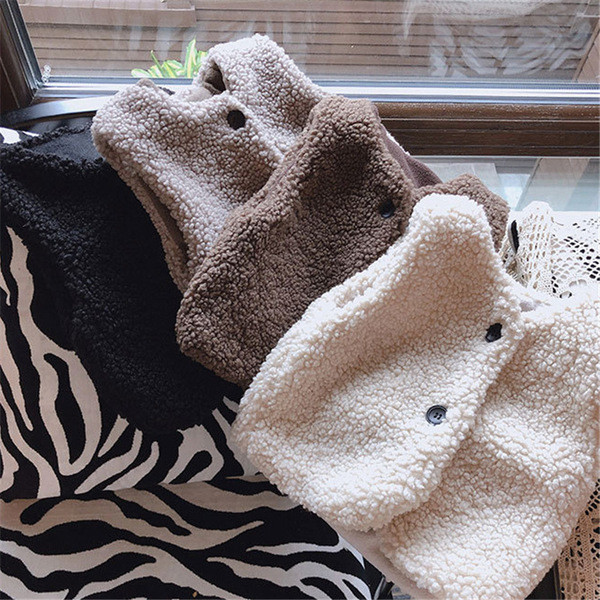 Παιδικό γιλέκο για κορίτσια με οβάλ γιάκα και κουμπιά