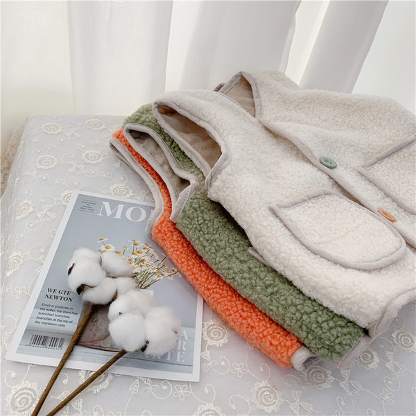 Igapäevane nööpide ja taskutega lastevest