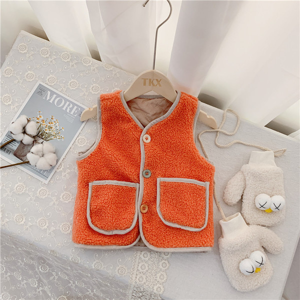 Igapäevane nööpide ja taskutega lastevest