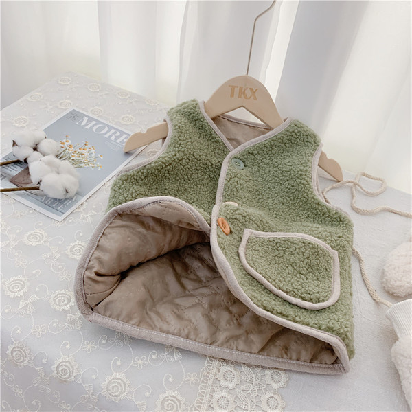 Igapäevane nööpide ja taskutega lastevest