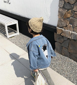 Παιδικό τζιν μπουφάν με κλασικό γιακά και απλικέ στη πλάτη