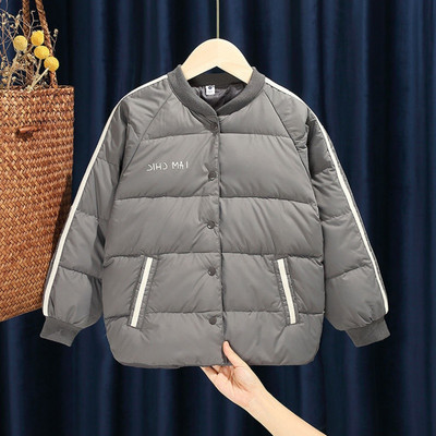 Laste nööpide ja ümara kaelusega talvejope