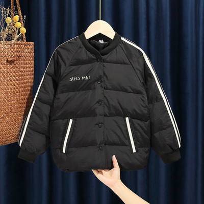 Laste nööpide ja ümara kaelusega talvejope