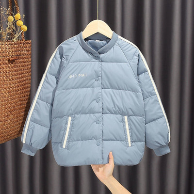 Laste nööpide ja ümara kaelusega talvejope