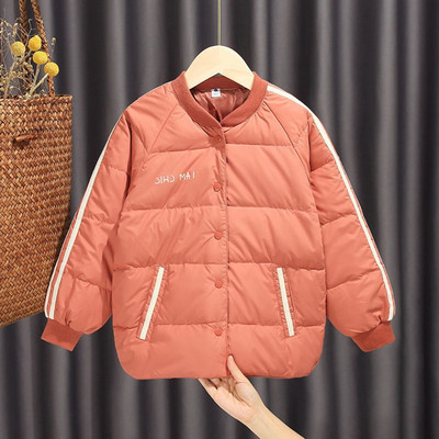 Laste nööpide ja ümara kaelusega talvejope