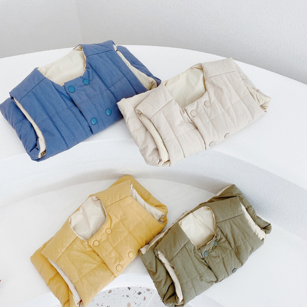 Ovaalse krae ja topeltkinnitusega igapäevane lastevest