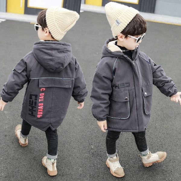 Keskmise pikkusega ja sooja voodriga laste jope