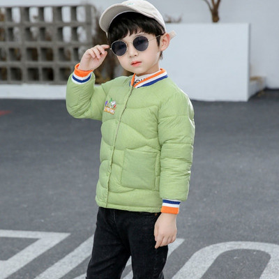 Geaca de toamna-iarna cu decolteu oval si nasturi