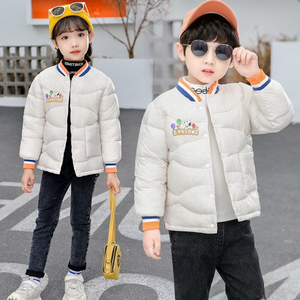 Geaca de toamna-iarna cu decolteu oval si nasturi