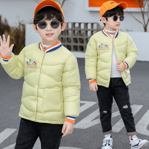 Geaca de toamna-iarna cu decolteu oval si nasturi