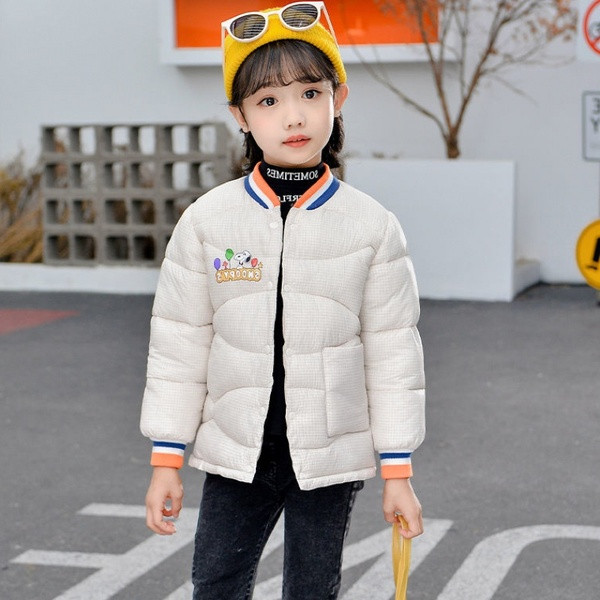 Geaca de toamna-iarna cu decolteu oval si nasturi